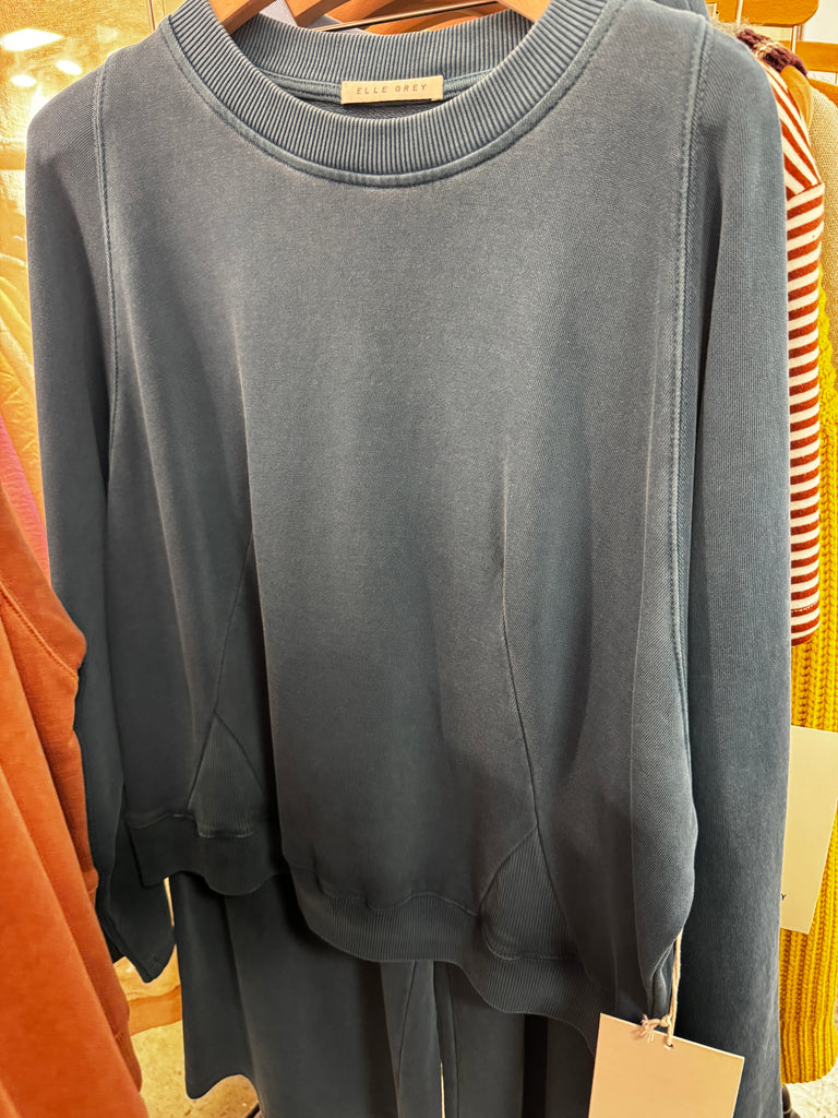 Sweatshirt: L/S w/front detail