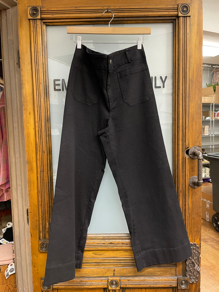 Wide Leg Pants w/ Button Closure and Front Pockets - Black